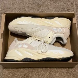 Yeezy Boost 700 ‘Analog’